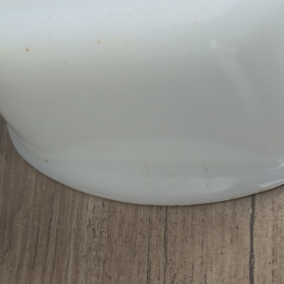 Vintage Glasbake 1.5qt Loaf Pan - Milk Glass with Gingham Tulip - Picture 6 of 7